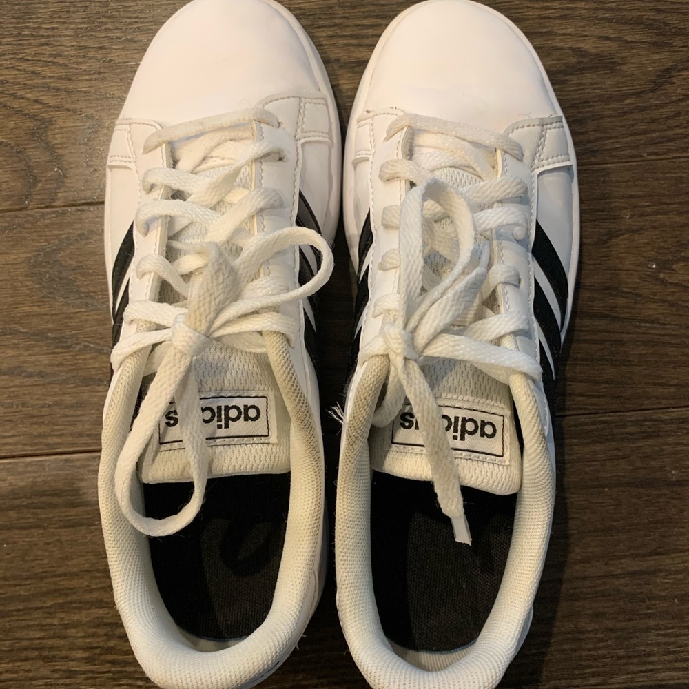 Girls Adidas Grand Court Sneaker Size 4